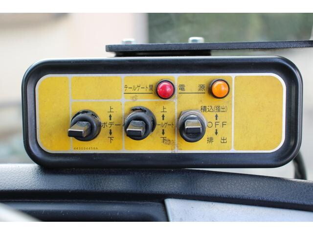 三菱ふそうファイターパッカー車（塵芥車）中型（4t）[写真33]