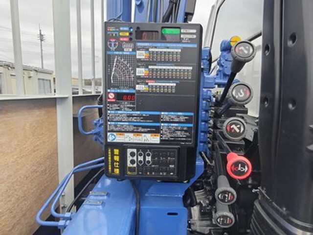 三菱ふそうファイタークレーン4段中型（4t）[写真11]