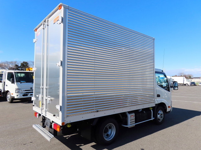 日野デュトロアルミバン小型（2t・3t）[写真02]