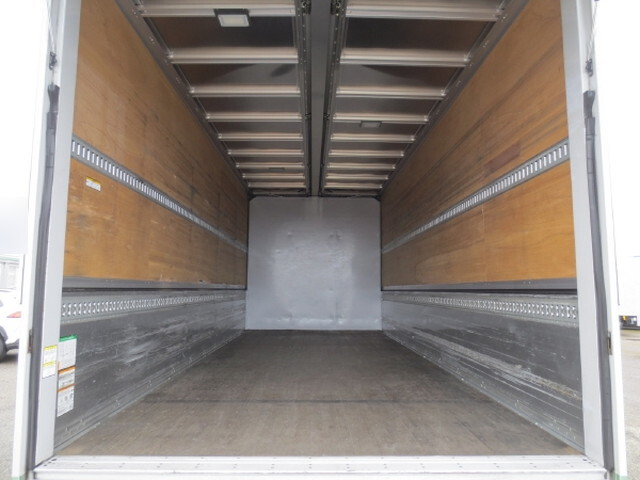 いすゞフォワードアルミウイング中型（4t）[写真11]