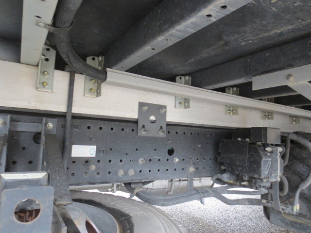 いすゞフォワードアルミウイング中型（4t）[写真16]