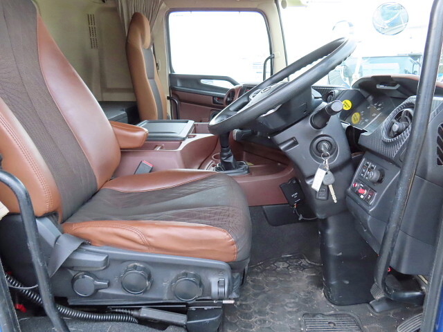 日野プロフィアアルミウイング大型（10t）[写真18]