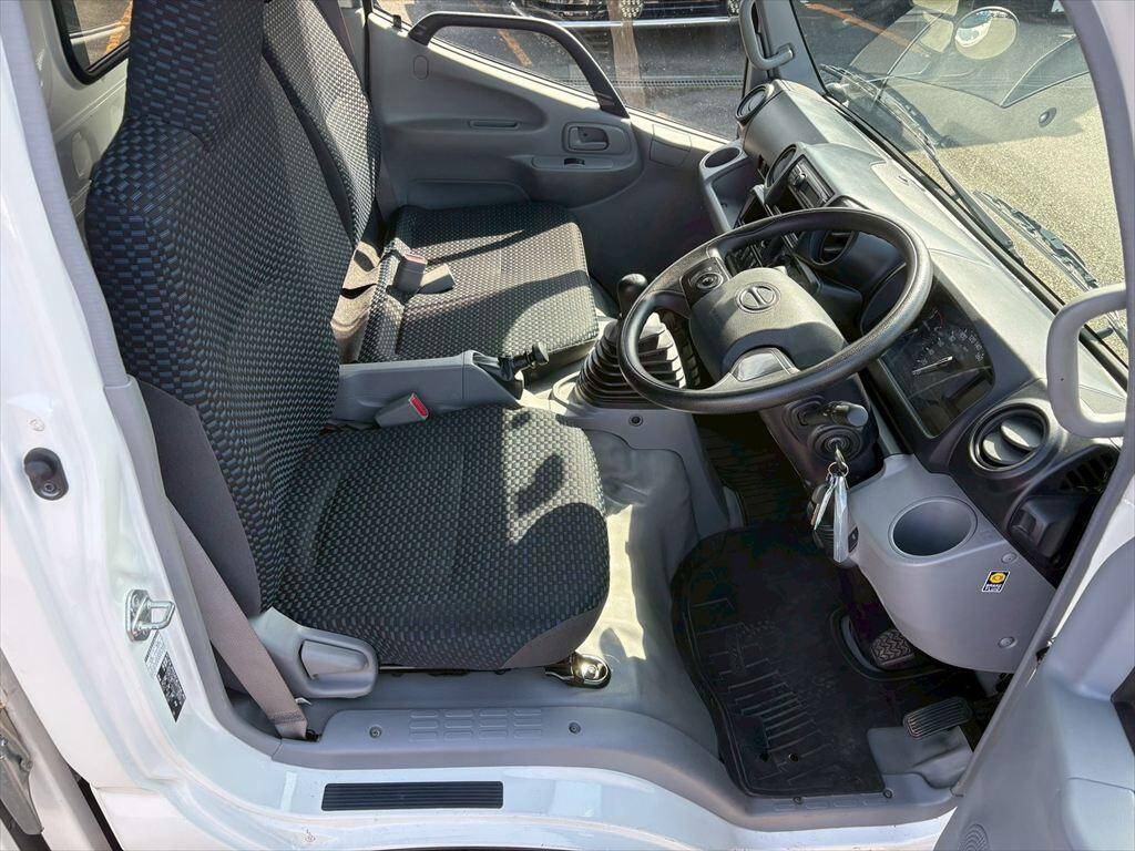 日野デュトロ平ボディ小型（2t・3t）[写真17]