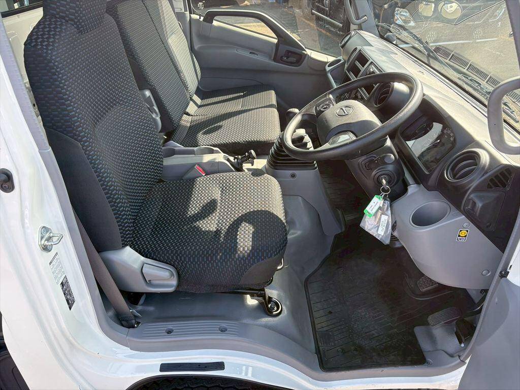 日野デュトロ平ボディ小型（2t・3t）[写真18]