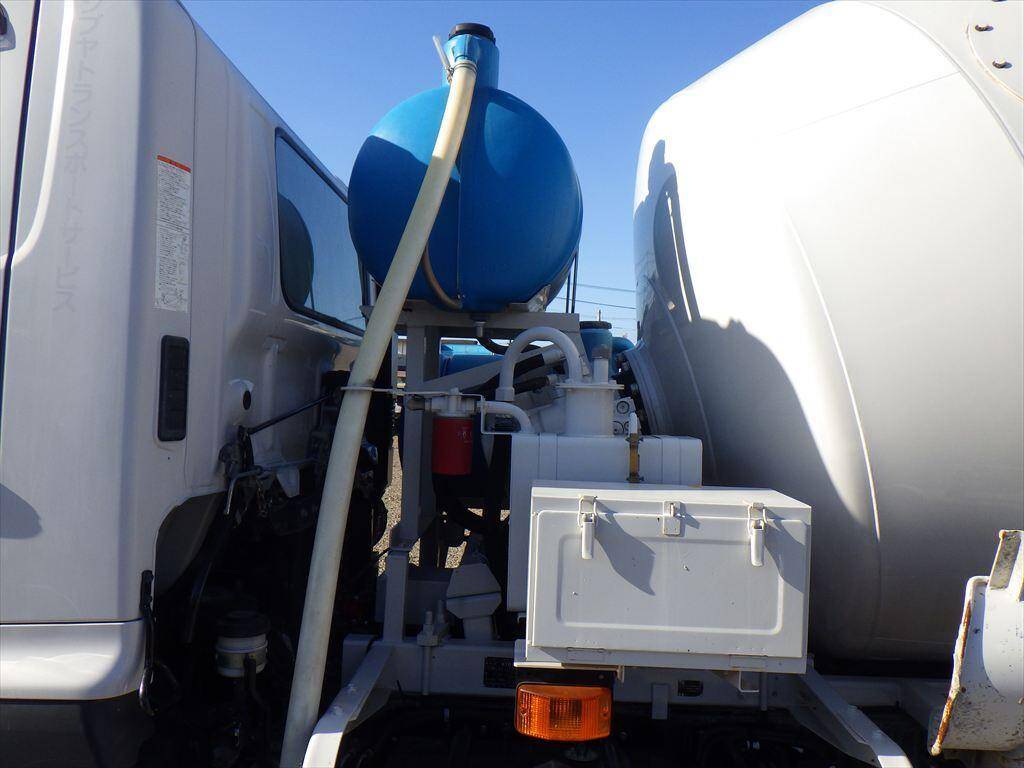 日野レンジャーミキサー車（コンクリートミキサー）増トン（6t・8t）[写真11]