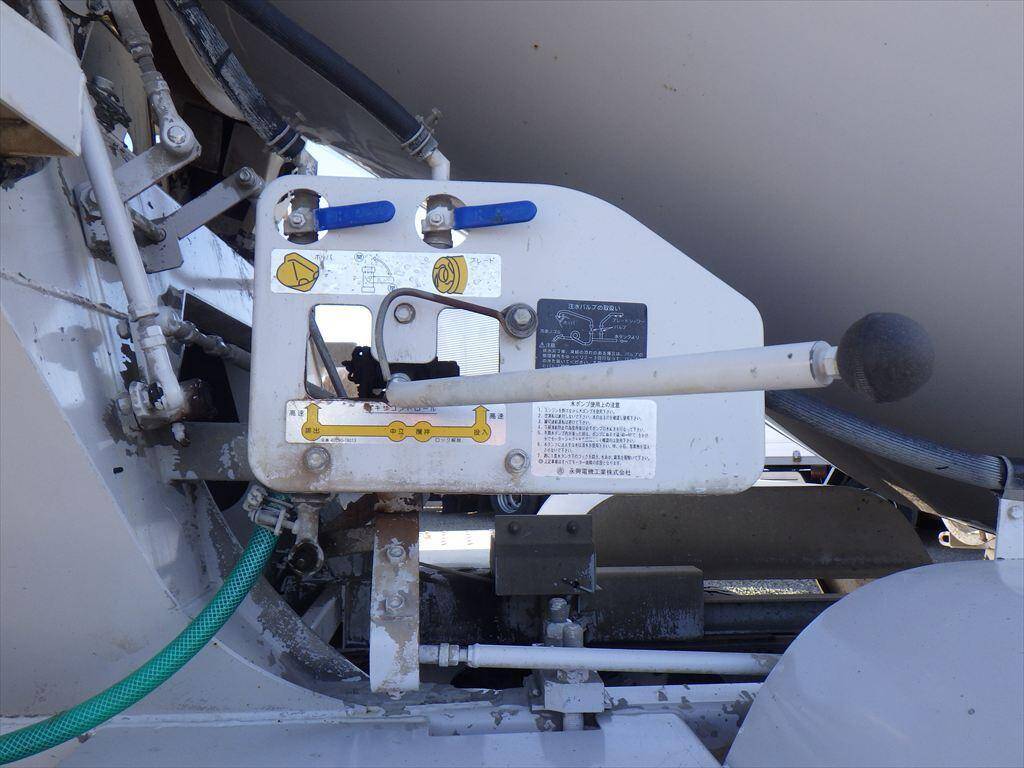 日野レンジャーミキサー車（コンクリートミキサー）増トン（6t・8t）[写真13]