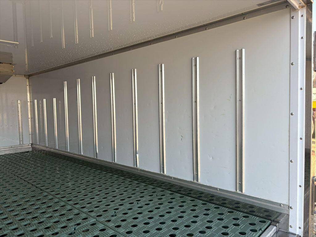 いすゞエルフ冷凍車（冷蔵車）小型（2t・3t）[写真10]