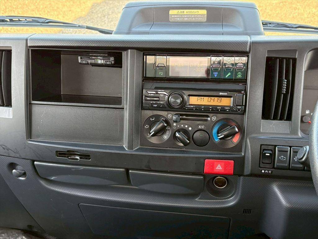 いすゞエルフ冷凍車（冷蔵車）小型（2t・3t）[写真19]