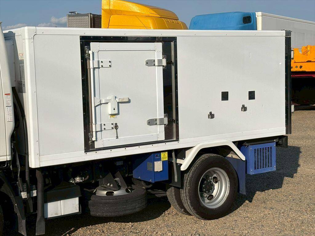 いすゞエルフ冷凍車（冷蔵車）小型（2t・3t）[写真06]