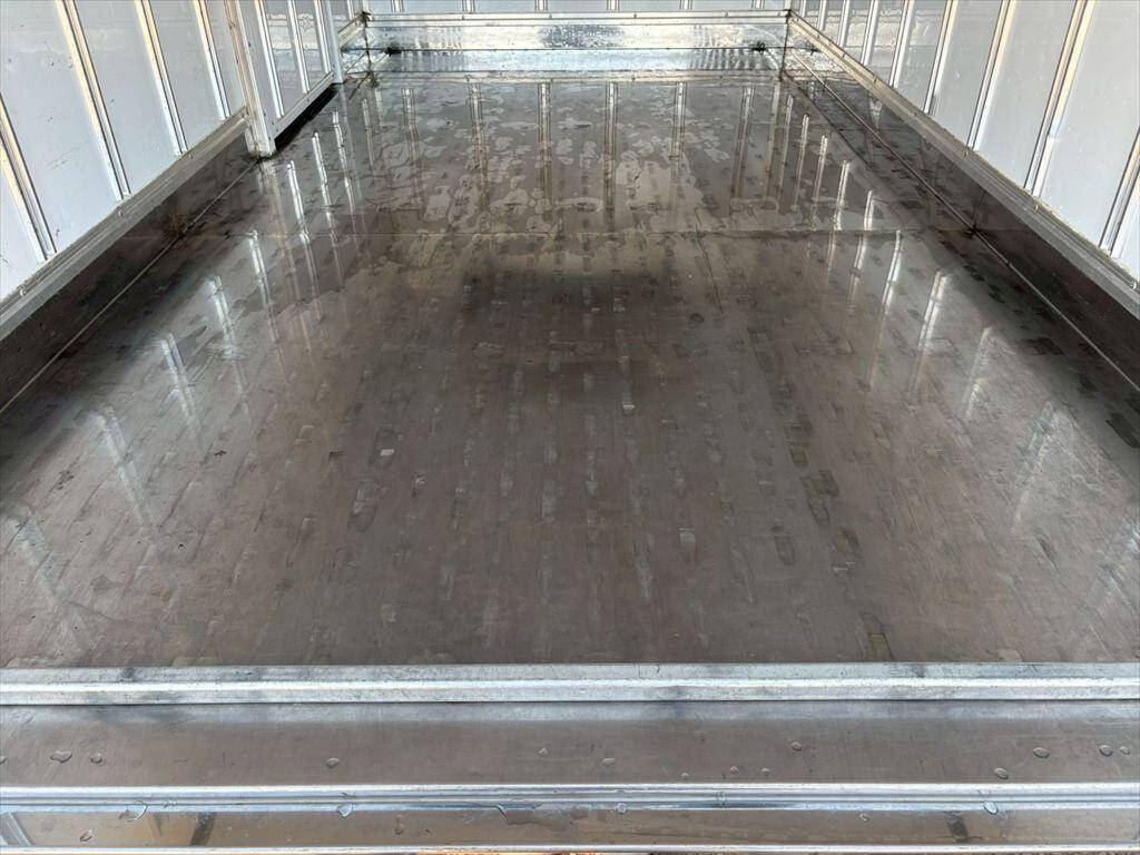 いすゞエルフ冷凍車（冷蔵車）小型（2t・3t）[写真08]