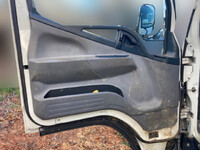 三菱ふそうキャンター平ボディ小型（2t・3t）[写真18]