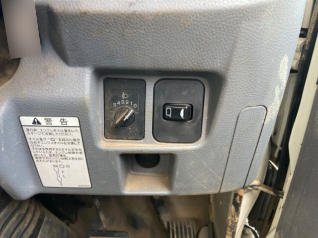 三菱ふそうキャンター平ボディ小型（2t・3t）[写真30]