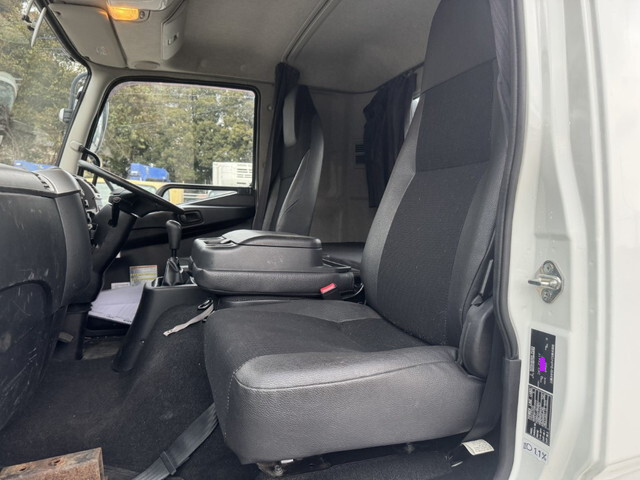 三菱ふそうファイタークレーン4段中型（4t）[写真11]