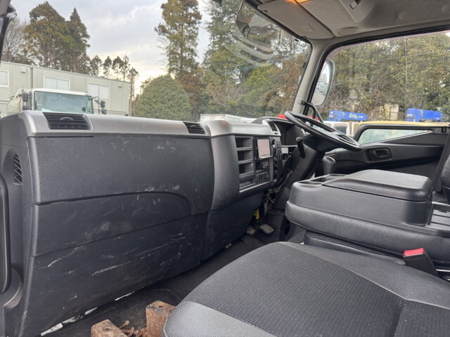 三菱ふそうファイタークレーン4段中型（4t）[写真12]