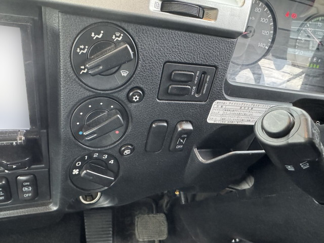 三菱ふそうファイタークレーン4段中型（4t）[写真09]