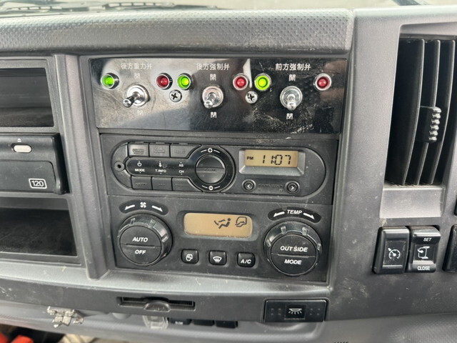 いすゞフォワード散水車増トン（6t・8t）[写真19]