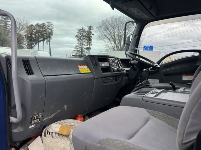 いすゞフォワード散水車増トン（6t・8t）[写真23]