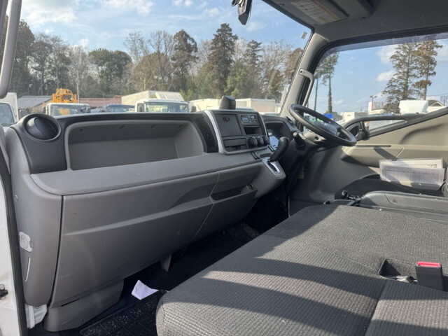 三菱ふそうキャンターアルミバン小型（2t・3t）[写真23]