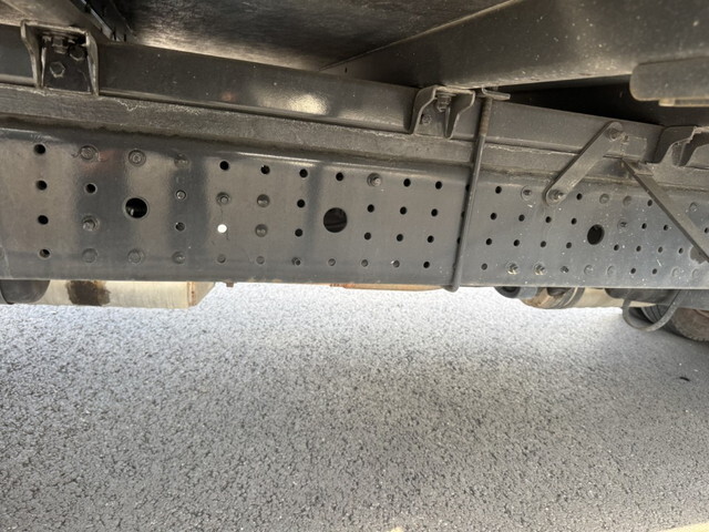 三菱ふそうキャンターアルミバン小型（2t・3t）[写真28]