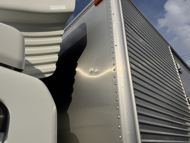 三菱ふそうキャンターアルミバン小型（2t・3t）[写真34]