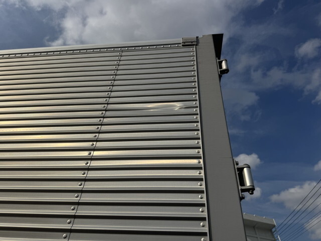 三菱ふそうキャンターアルミバン小型（2t・3t）[写真37]