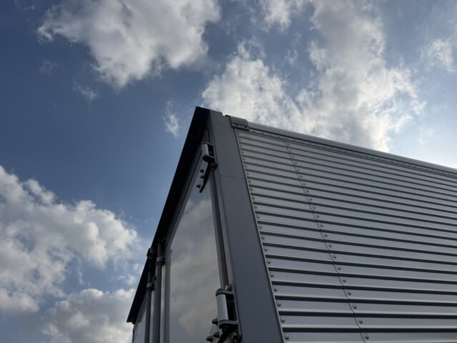 三菱ふそうキャンターアルミバン小型（2t・3t）[写真39]