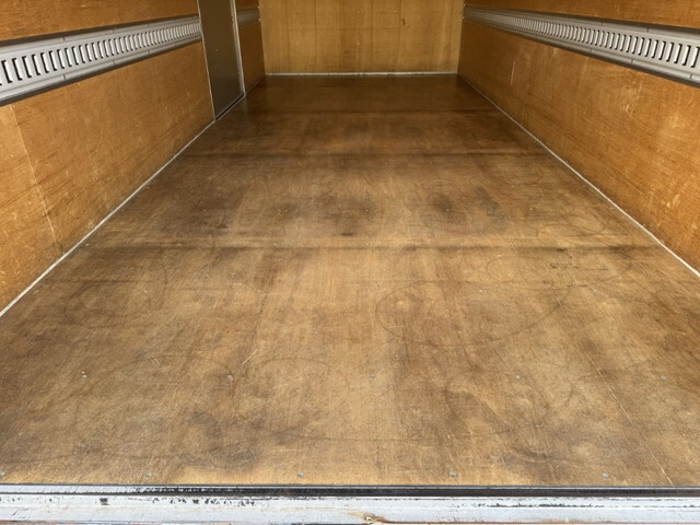 三菱ふそうキャンターアルミバン小型（2t・3t）[写真09]