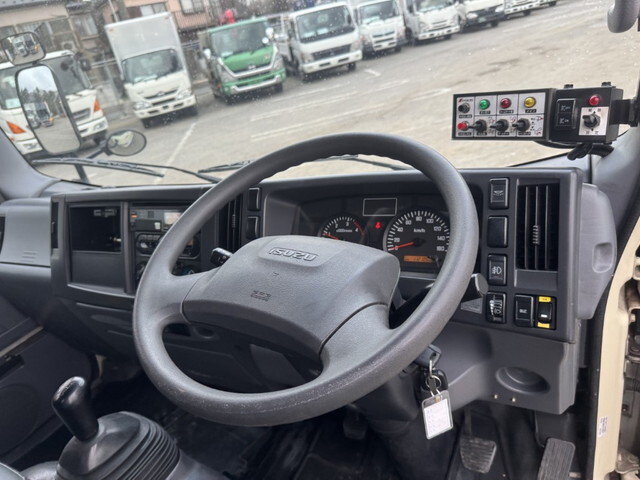 いすゞエルフパッカー車（塵芥車）小型（2t・3t）[写真23]