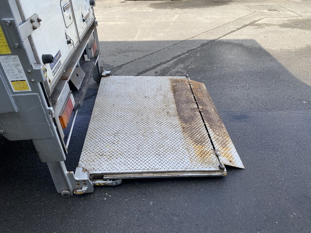 トヨタトヨエースアルミバン小型（2t・3t）[写真06]