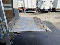 トヨタトヨエースアルミバン小型（2t・3t）[写真08]