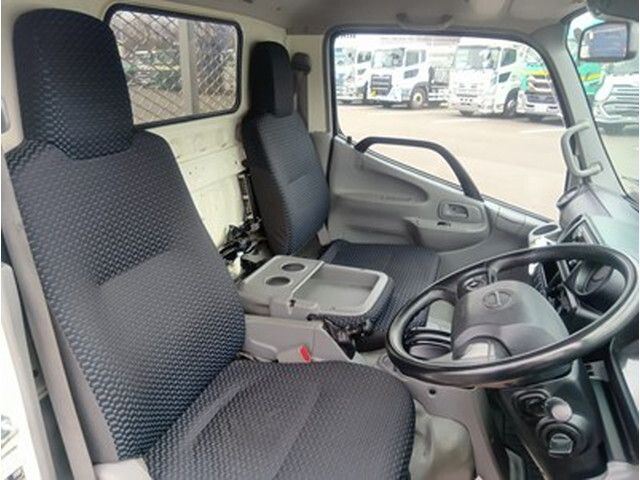 日野デュトロ平ボディ小型（2t・3t）[写真18]