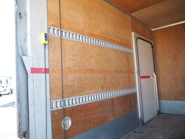 トヨタトヨエースアルミバン小型（2t・3t）[写真18]