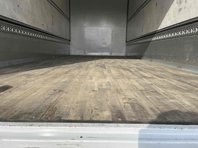 三菱ふそうファイターアルミウイング中型（4t）[写真10]