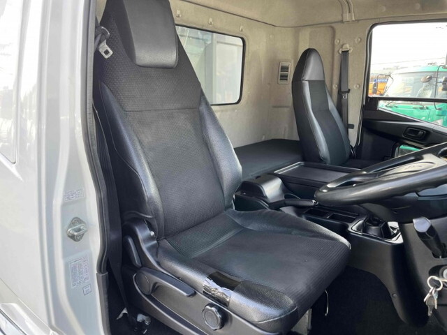 三菱ふそうファイターアルミウイング中型（4t）[写真32]