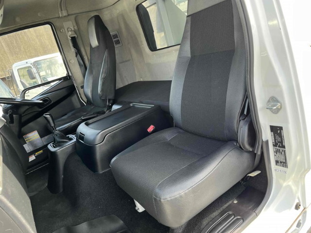 三菱ふそうファイターアルミウイング中型（4t）[写真37]