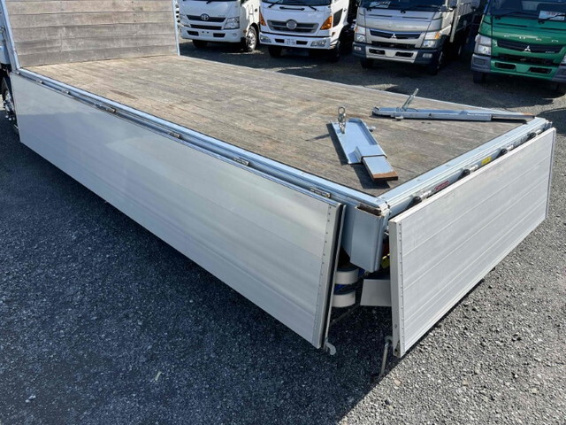 三菱ふそうキャンターアルミブロック小型（2t・3t）[写真15]