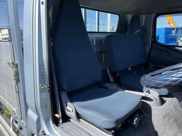 三菱ふそうキャンターアルミブロック小型（2t・3t）[写真32]