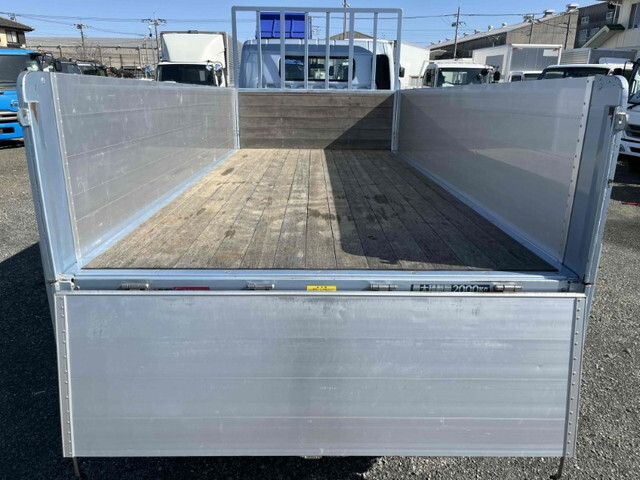 三菱ふそうキャンターアルミブロック小型（2t・3t）[写真09]