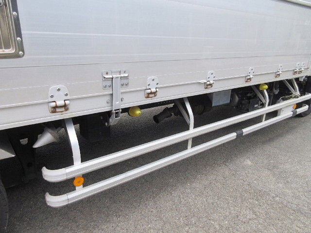 いすゞフォワードアルミウイング中型（4t）[写真10]