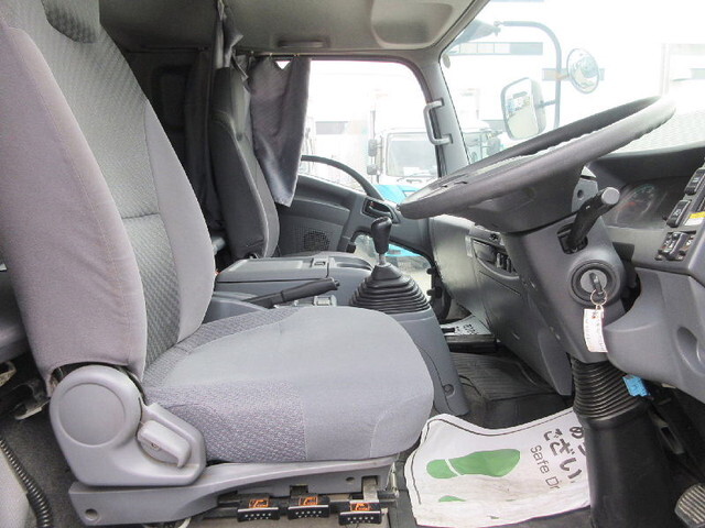 いすゞフォワードアルミウイング中型（4t）[写真18]