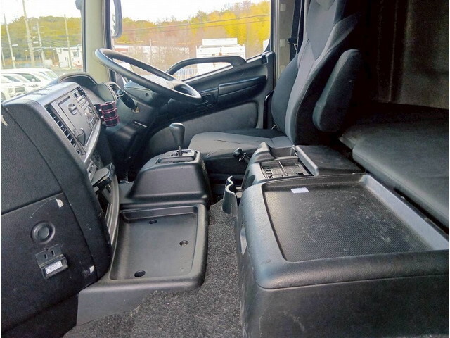 日野プロフィアアルミバン大型（10t）[写真25]