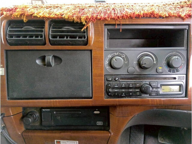 三菱ふそうスーパーグレートアルミウイング大型（10t）[写真18]