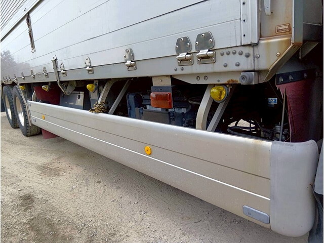 三菱ふそうスーパーグレートアルミウイング大型（10t）[写真30]