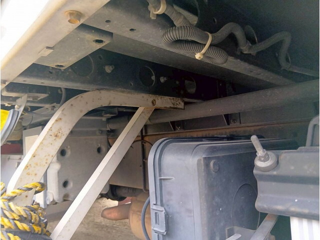 三菱ふそうスーパーグレートアルミウイング大型（10t）[写真32]