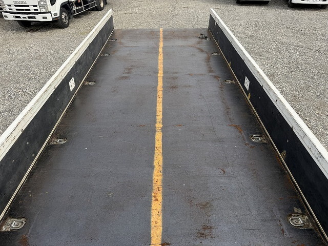 UDトラックスコンドル平ボディ中型（4t）[写真11]