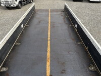 UDトラックスコンドル平ボディ中型（4t）[写真12]