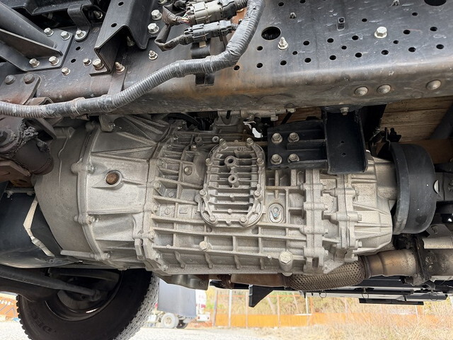 UDトラックスコンドル平ボディ中型（4t）[写真19]