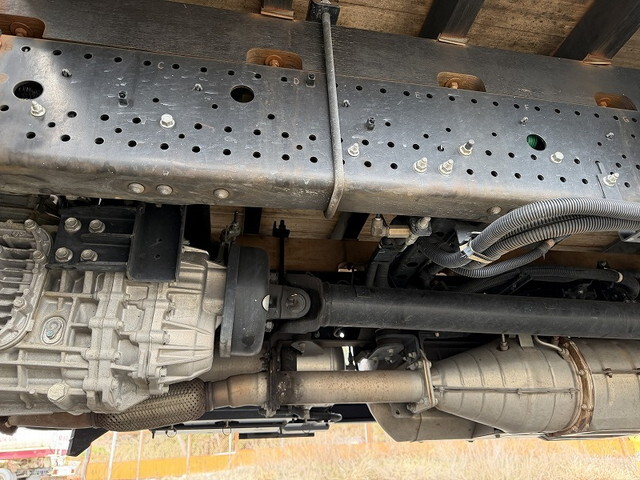 UDトラックスコンドル平ボディ中型（4t）[写真21]