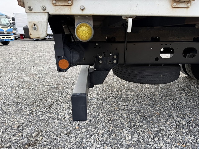 UDトラックスコンドル平ボディ中型（4t）[写真28]