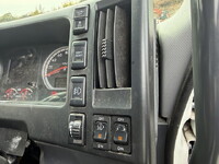 UDトラックスコンドル平ボディ中型（4t）[写真32]